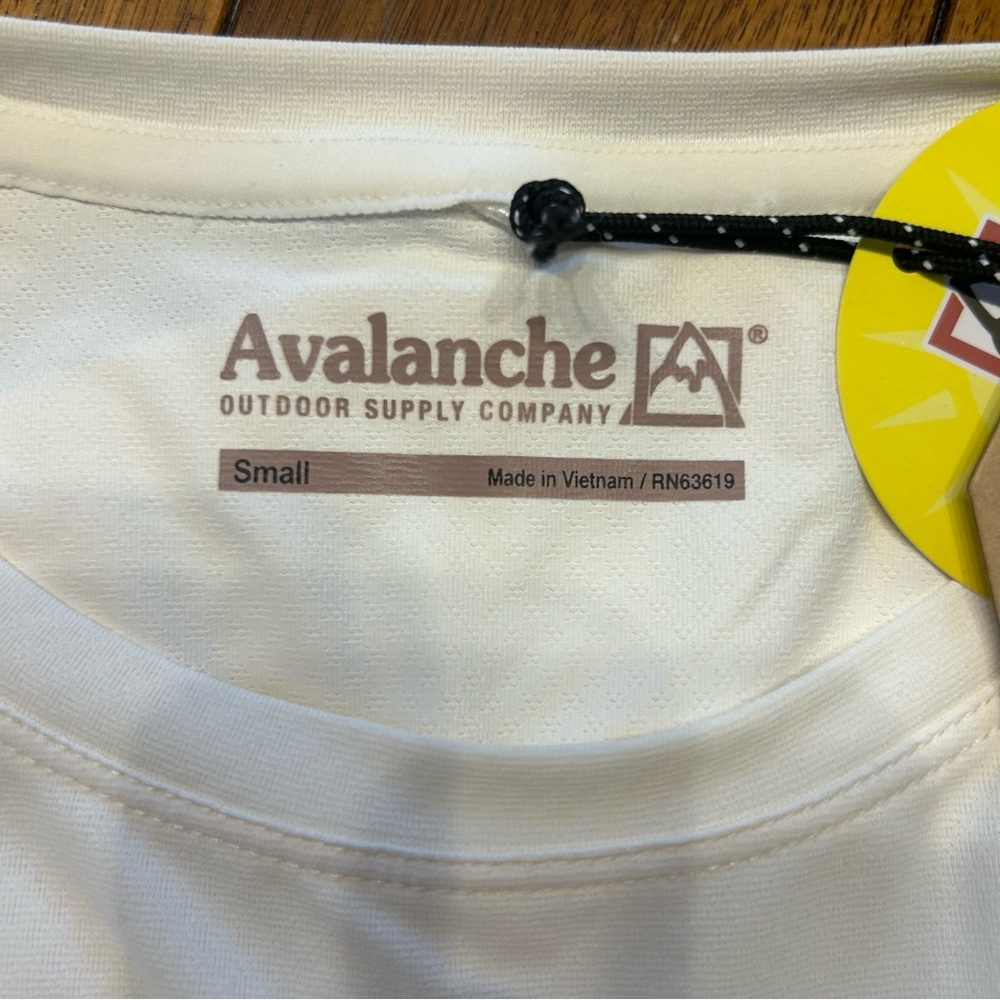 *NWT* Avalanche Cream Women’s Short Sleeve T-Shirt w/UPF 50+ Protection, Small - Picture 12 of 16